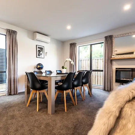 Villa Lusso - Unwind In Luxury And Relax In The Hot Tub Queenstown Exterior photo