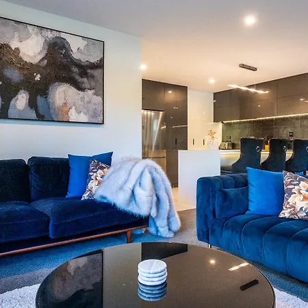 Villa Lusso - Unwind In Luxury And Relax In The Hot Tub Queenstown Exterior photo
