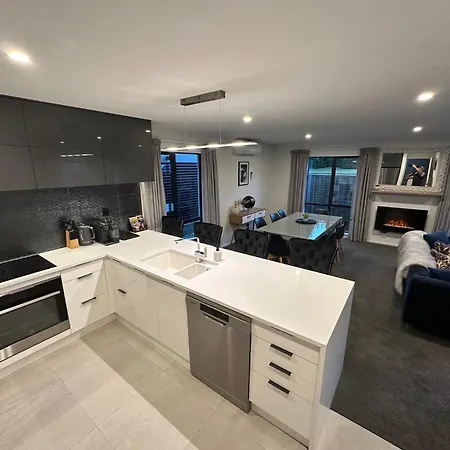 Villa Lusso - Unwind In Luxury And Relax In The Hot Tub Queenstown Exterior photo