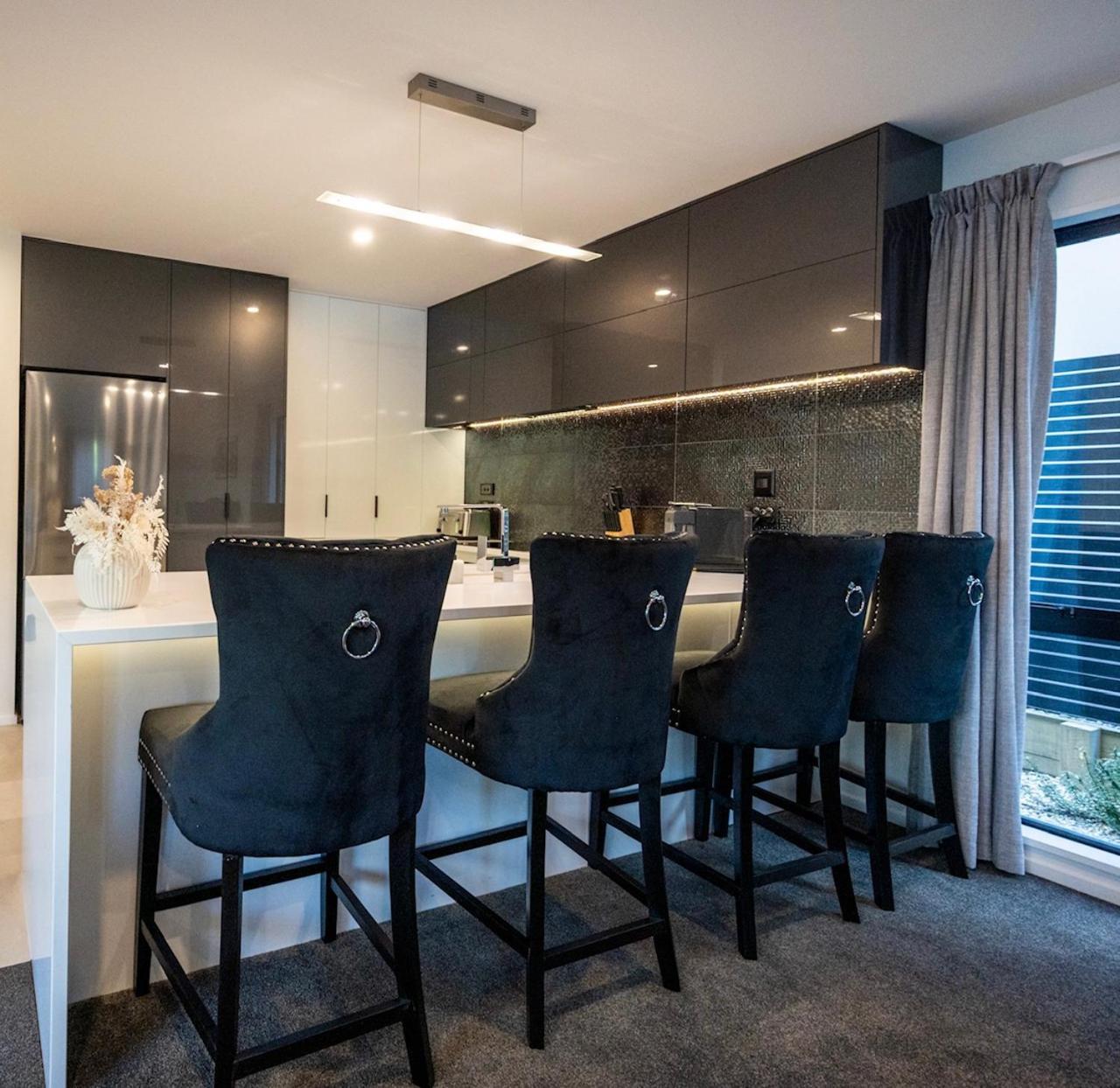 Lusso - Unwind In Luxury And Relax In The Hot Tub Holiday home Queenstown