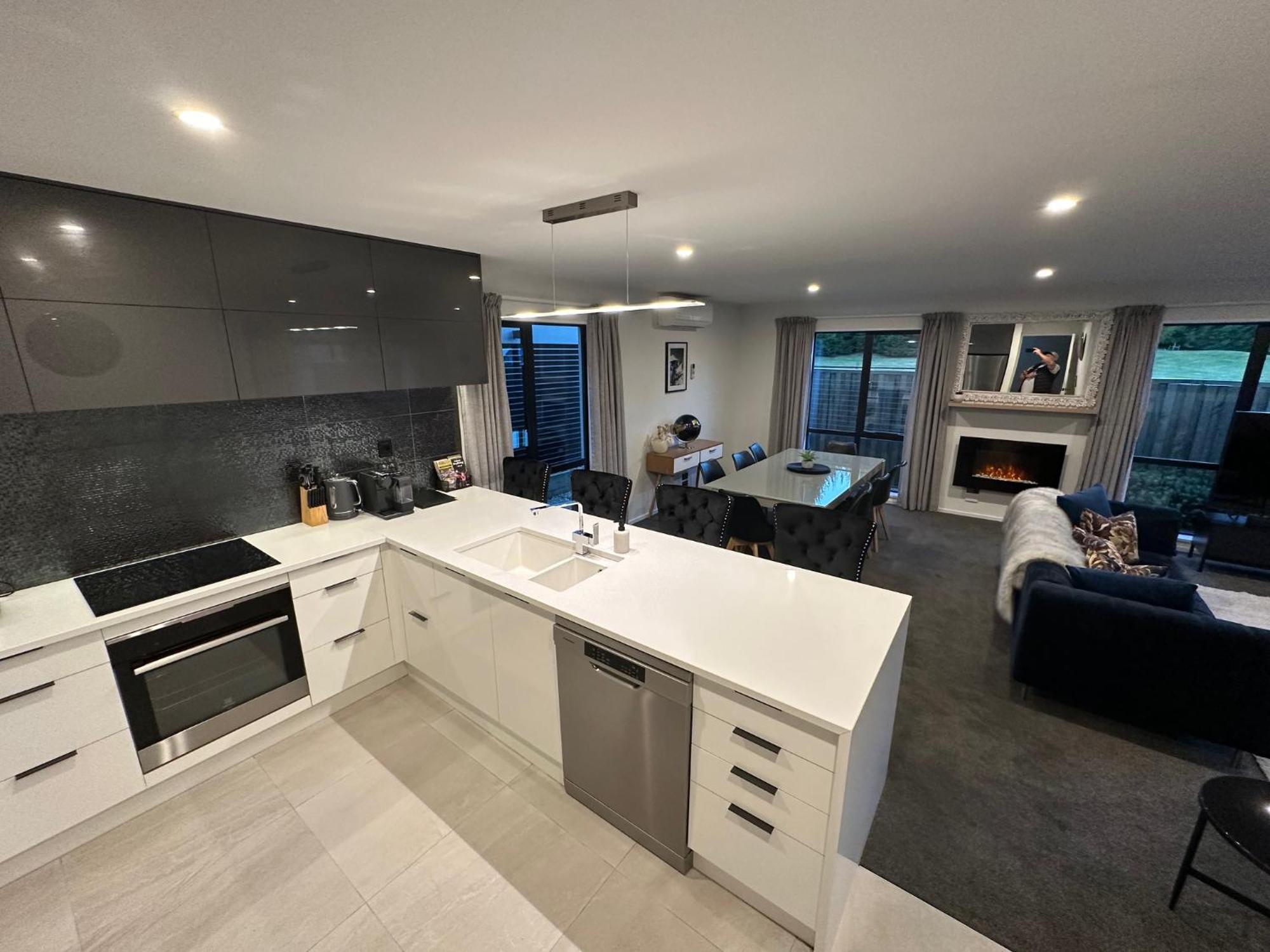 Lusso - Unwind In Luxury And Relax In The Hot Tub