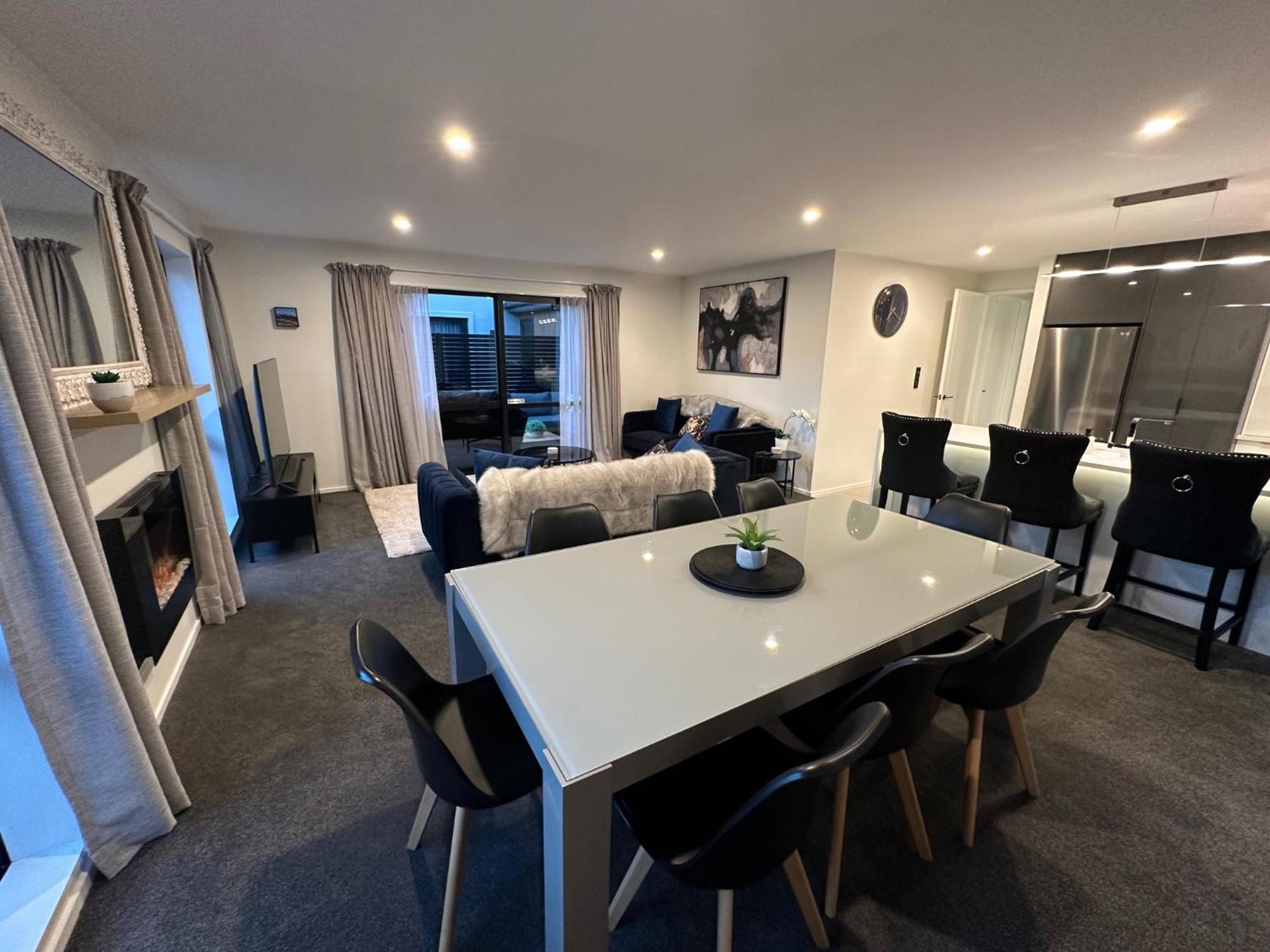 Lusso - Unwind In Luxury And Relax In The Hot Tub Holiday home Queenstown