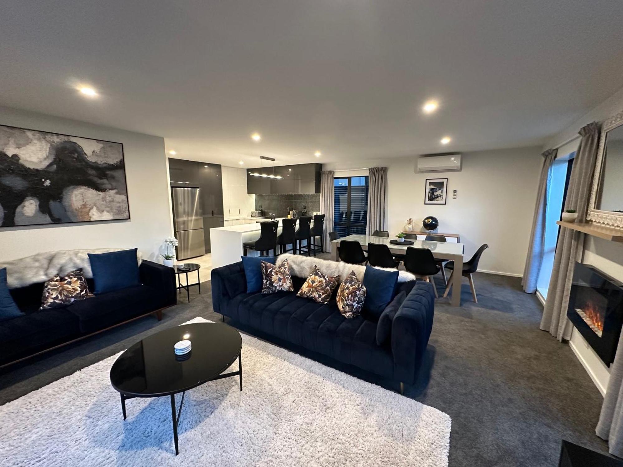 Lusso - Unwind In Luxury And Relax In The Hot Tub